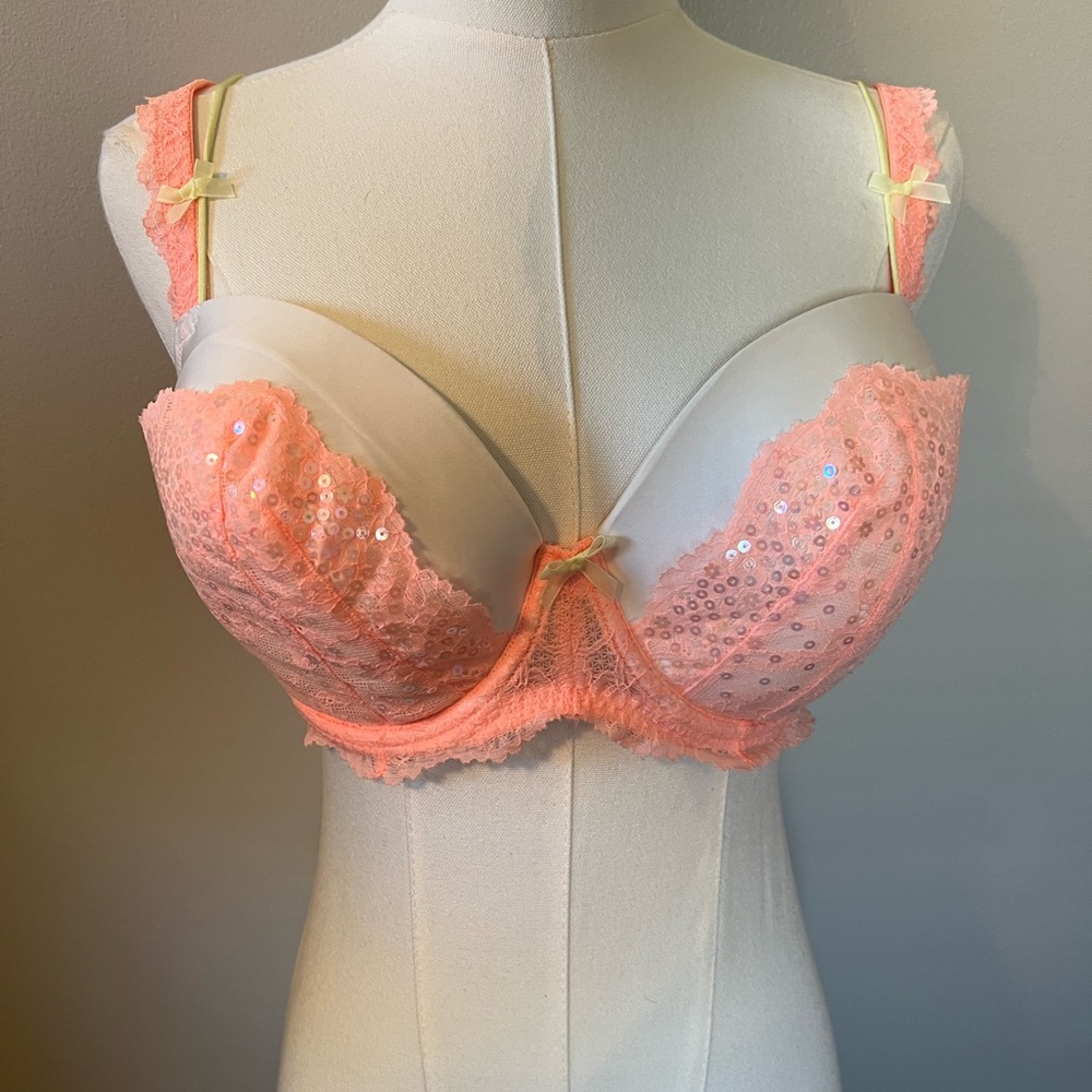 Victoria’s Secret Bra Dream Angels Lined Demi 36DD Sequins Peach White Lace